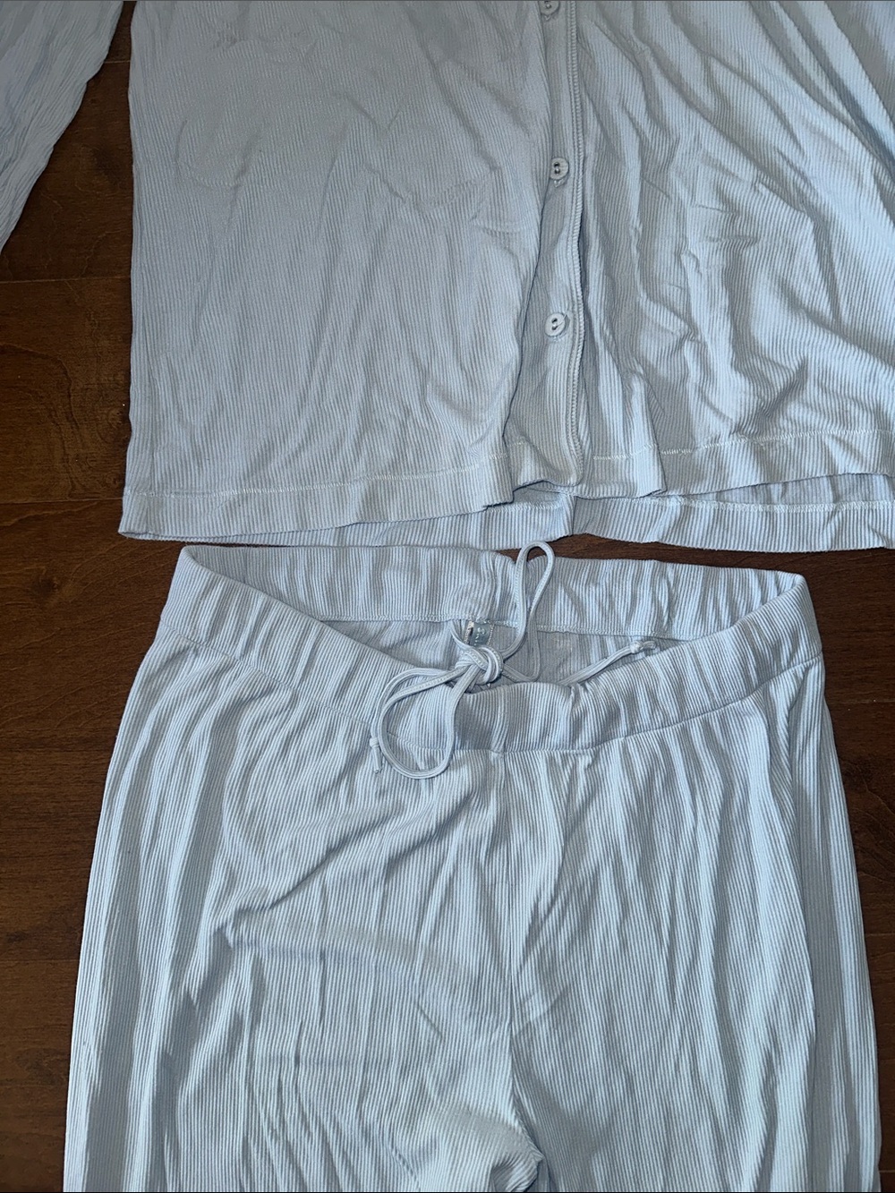 SKIMS SOFT LOUNGE SLEEP SET LIMITED EDITION: BABY BLUE MEDIUM - Picture 8 of 11